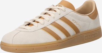 ADIDAS ORIGINALS Trampki niskie 'Munchen' w kolorze beżowy: przód