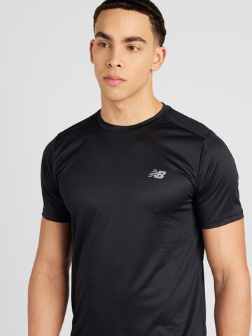 new balance - Camiseta funcional 'Essentials Run' en negro