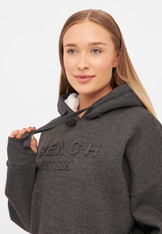 BENCH Sweatshirt in Braun