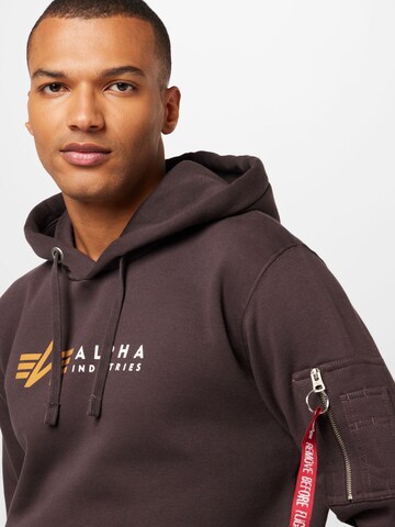 ALPHA INDUSTRIES Sweatshirt in Braun