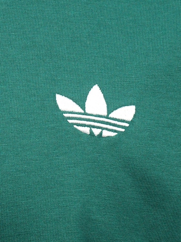 ADIDAS ORIGINALS - Camiseta en verde