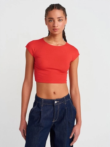 Dilvin Blouse in Rood: voorkant