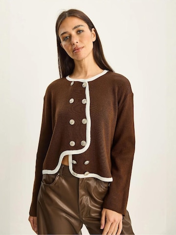 Cardigan Bianco Lucci en marron