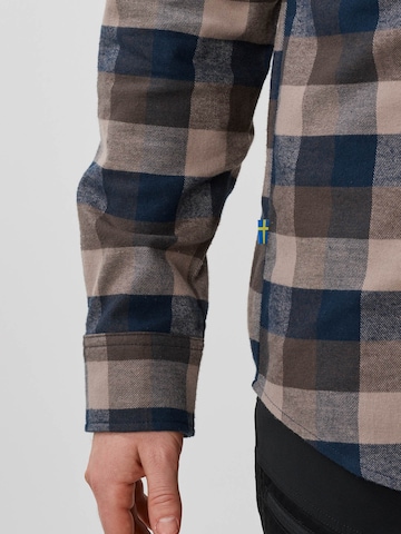 SWEDEMOUNT - Ajuste regular Camisa tradicional 'Nordkap' en marrón