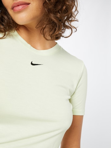 Tricou 'Essential' de la Nike Sportswear pe verde