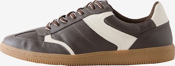 Baskets basses 'Forever Comfort' Next en marron : devant