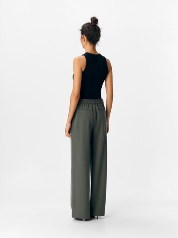 Wide leg Pantaloni chino 'OBJLisa' di OBJECT in verde