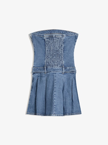 Bershka Sukienka w kolorze niebieski