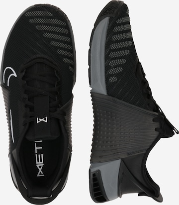 Chaussure de sport 'Metcon 9 FlyEase' NIKE en noir