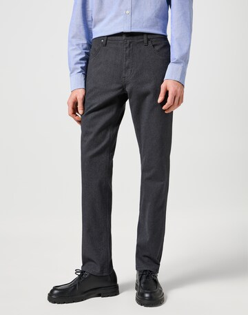 WRANGLER Regular Hose in Schwarz: Vorderseite