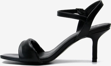 Celena Sandal 'Ching' in Black