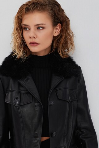 Derimod Between-seasons coat in Black