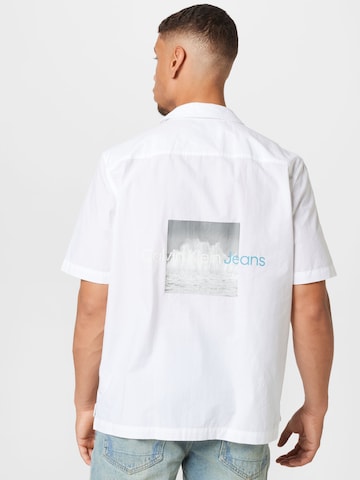 Calvin Klein Jeans Klasický střih Košile 'SPLASH' – bílá