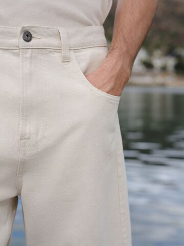 Next Свободный крой Джинсы в Бежевый