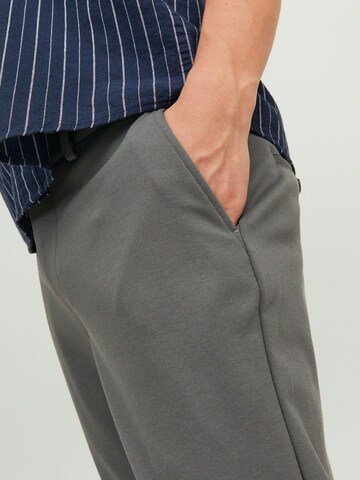 Coupe slim Pantalon chino 'MARCO PHIL' JACK & JONES en gris