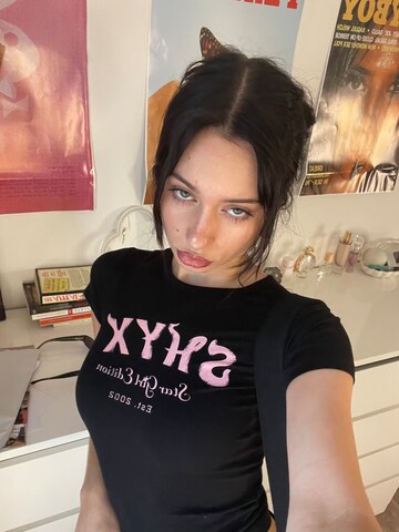 SHYX T-shirt 'Rebecca' i svart