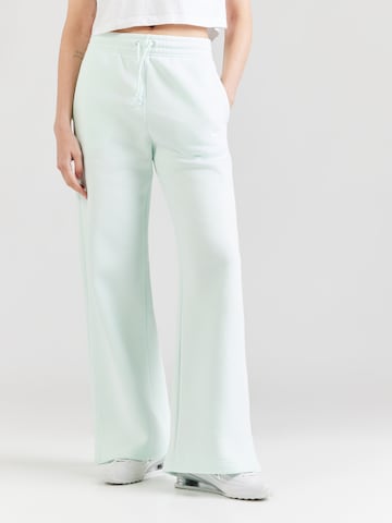 Wide leg Pantaloni 'PHNX FLC' de la Nike Sportswear pe verde: față
