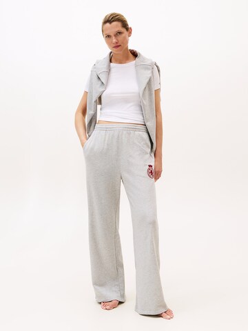 TOMMY HILFIGER Regular Joggers in Grau