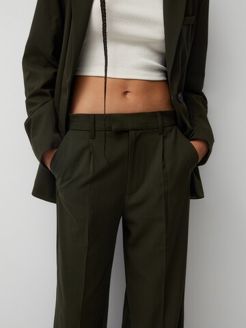 Loosefit Pantalon à pince Pull&Bear en vert