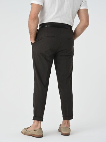 Antioch Regular Hose mit hoher Taille und Gürtel in Braun