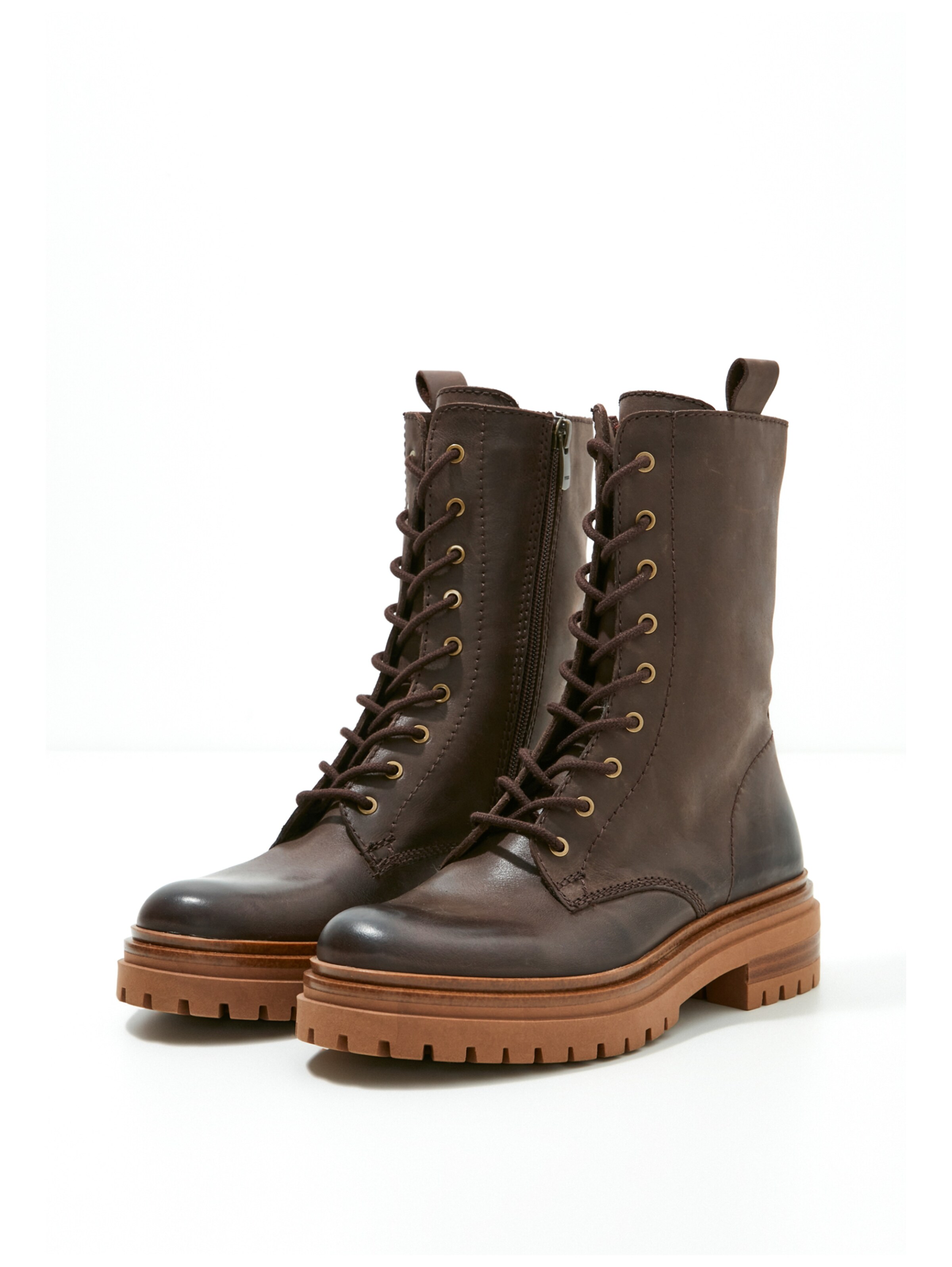 INUOVO Lace-up bootie in Brown