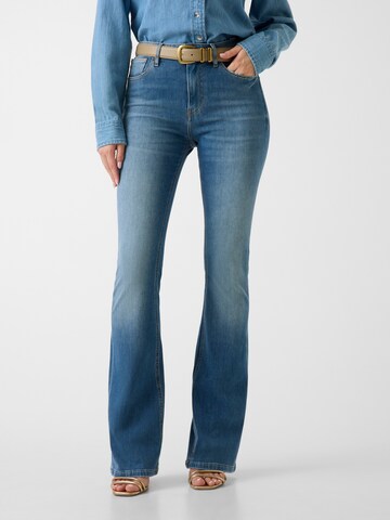 Evazați Jeans de la GUESS pe albastru: față