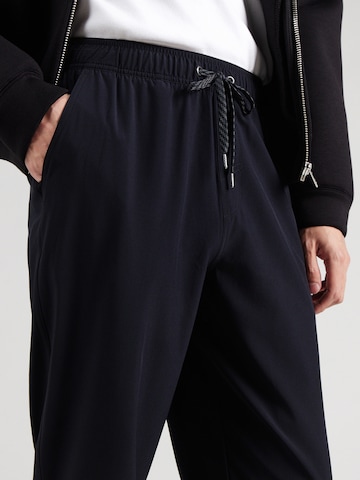 Tapered Pantaloni sportivi di SKECHERS in nero