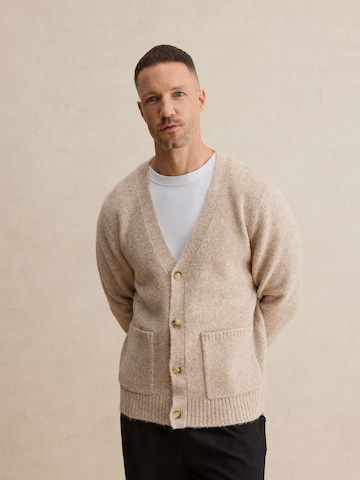 DAN FOX APPAREL Πλεκτή ζακέτα 'Maxim' σε λευκό: μπροστά