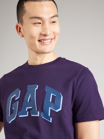GAP Тениска 'NOVELTY' в лилав