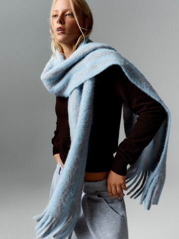 Bershka Scarf in Blue: front