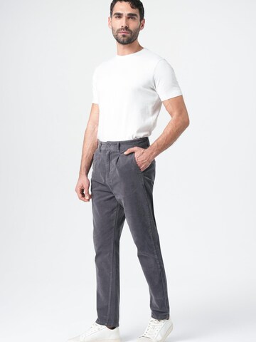 M.O.D MIRACLE OF DENIM Regular Chino trousers in Grey: front