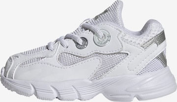 Sneaker 'Astir' di ADIDAS ORIGINALS in bianco: frontale