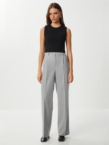 regular Pantaloni 'Hose' di Happiness İstanbul in grigio