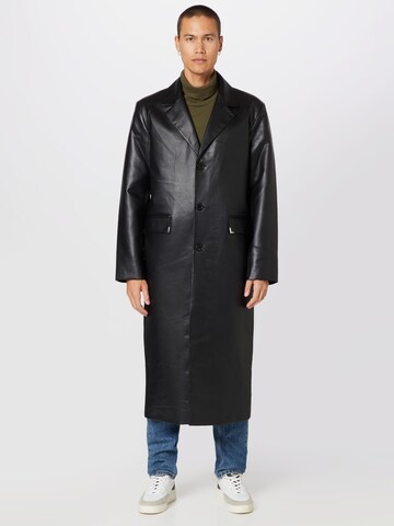 Han Kjøbenhavn Ανοιξιάτικο και φθινοπωρινό παλτό σε μαύρο: μπροστά
