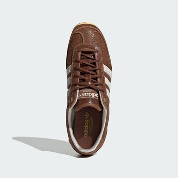 ADIDAS ORIGINALS - Sapatilhas baixas 'Japan' em castanho