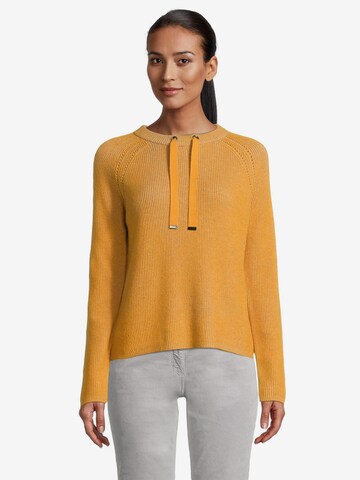 Betty Barclay Sweater in Yellow: front