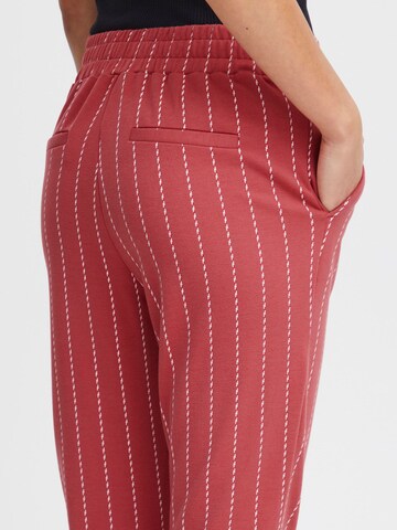 ICHI Tapered Pleat-Front Pants ' Ruti ' in Red