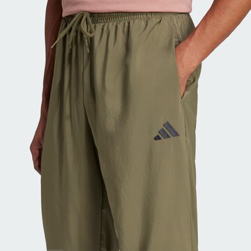 Effilé Pantalon de sport 'Essentials' ADIDAS SPORTSWEAR en vert
