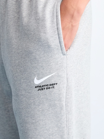Nike Sportswear Szabványos Nadrág 'CLUB' - szürke