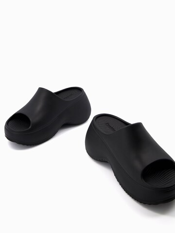 BershkaNatikače s potpeticom - crna boja