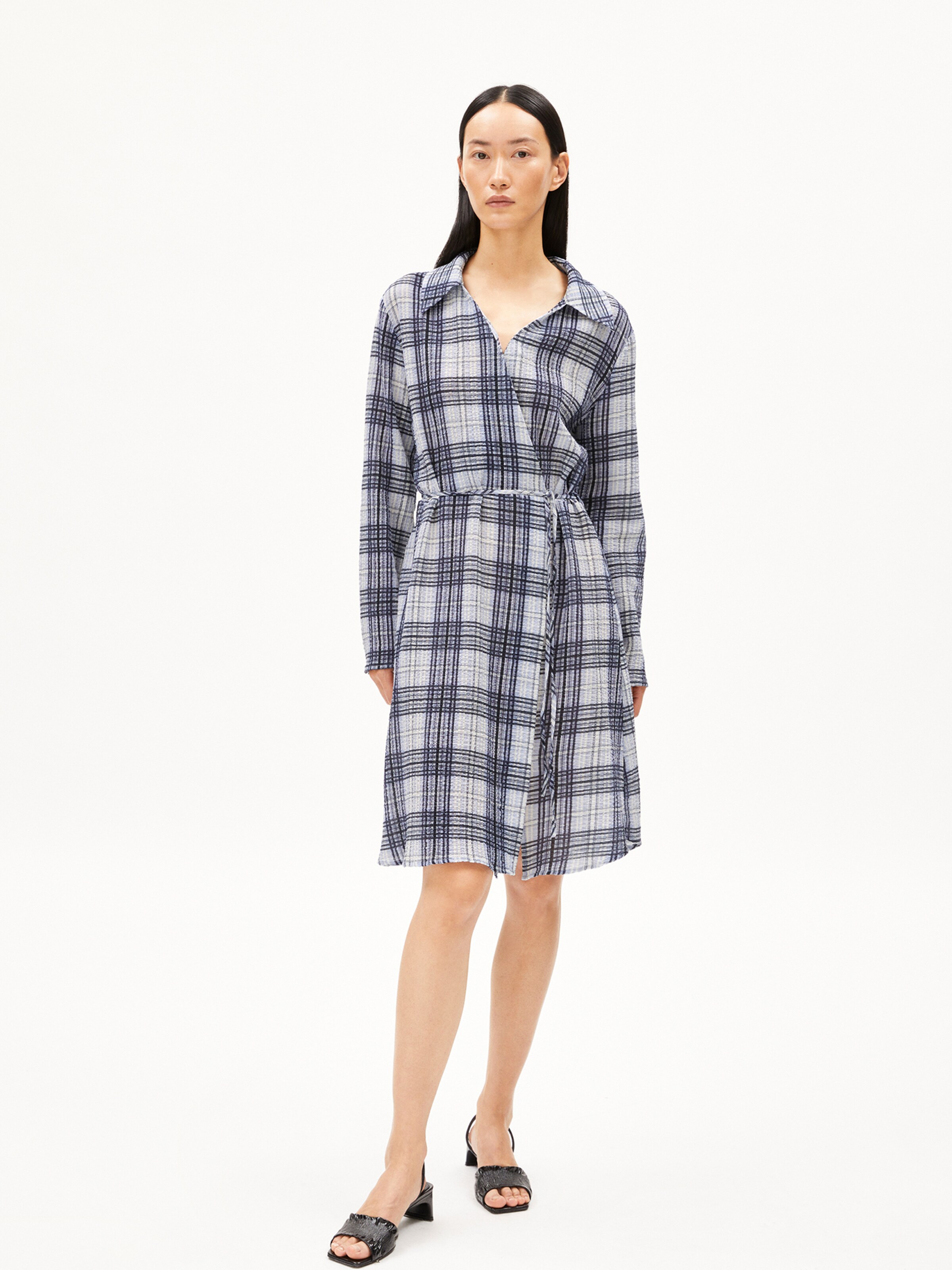 Robe ' FEMAALE CHECK ' ARMEDANGELS en bleu : devant