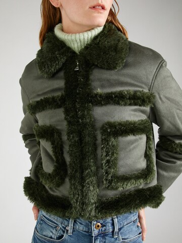 GLAMOROUS Jacke in Grün