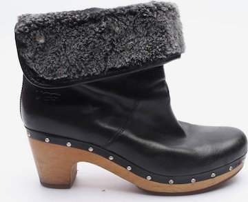 UGG Dress Boots in 41 in Black: front