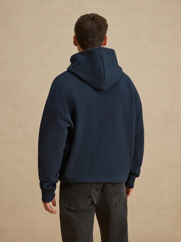 DAN FOX APPAREL Свитшот 'Sebastian' в Синий