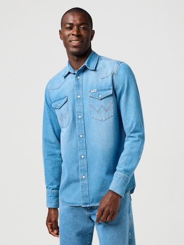 WRANGLER Regular fit Button Up Shirt 'WRANGLER WESTERN SHIRT MID LIGHT WASH 112362744' in Blue: front