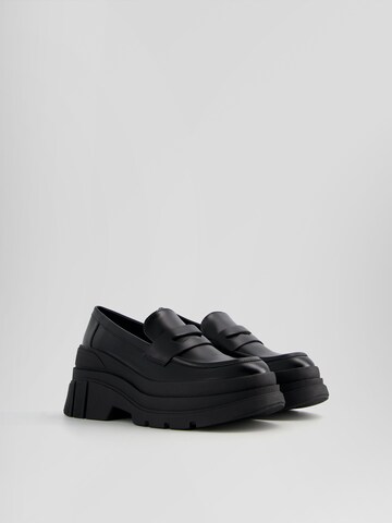 Bershka Slipper in Schwarz