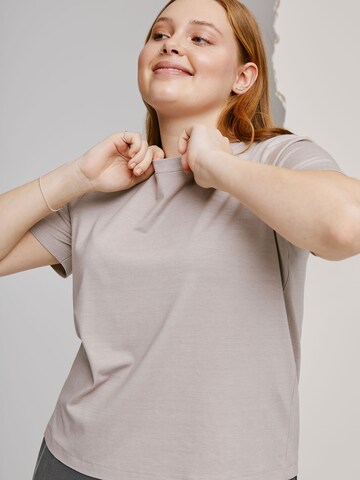 T-shirt 'Shelly' A LOT LESS en beige : devant