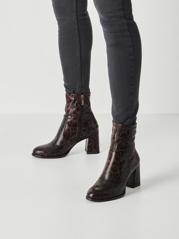 Tamaris Bootie in Brown