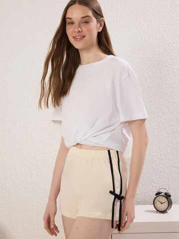 Trendyol Pyjamabroek in Beige