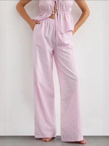 Hiccup Wide Leg Hose in Pink: Vorderseite